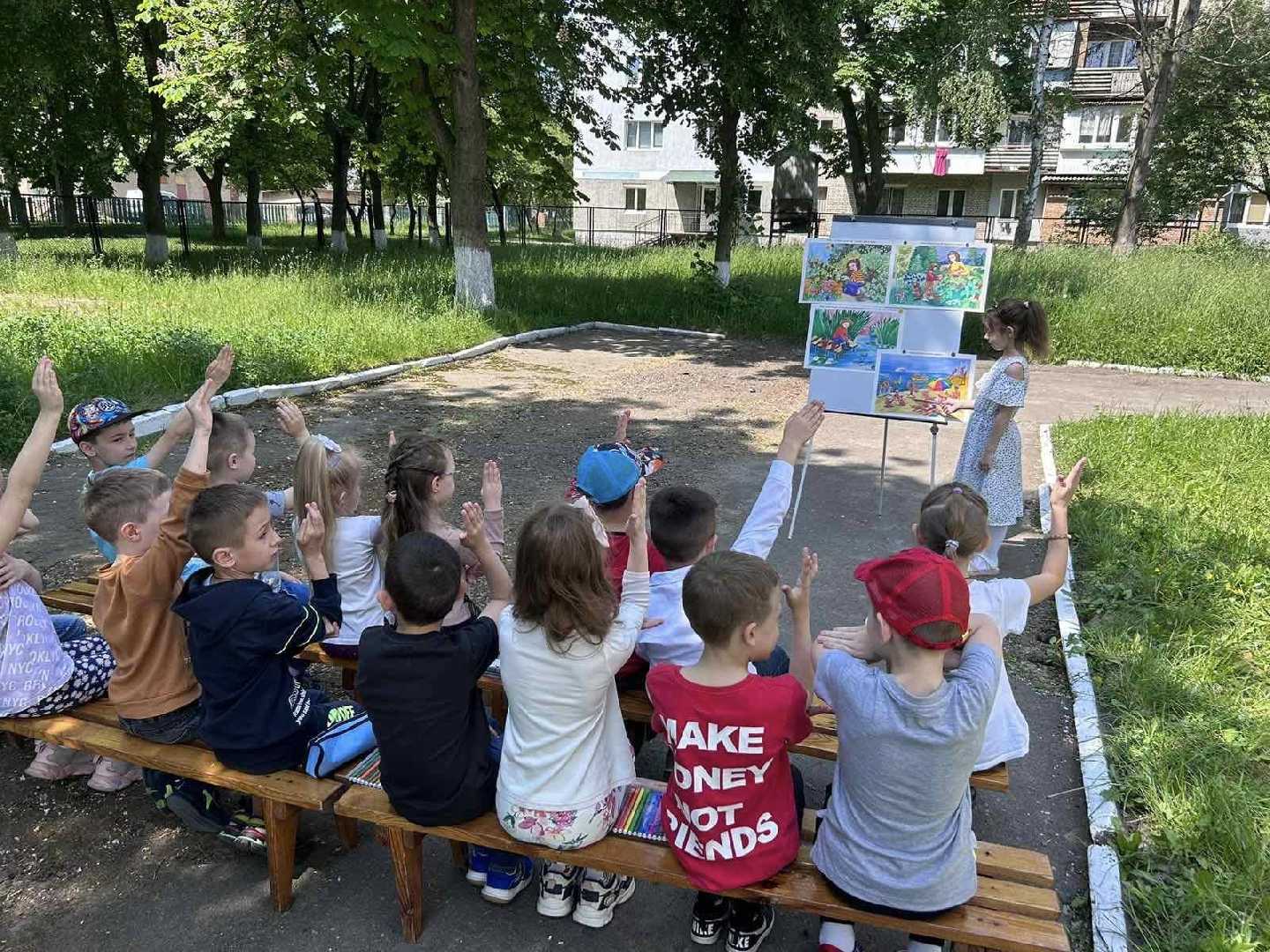 Відбувся урок у 1-А класі  з ЯДС на свіжому повітрі !