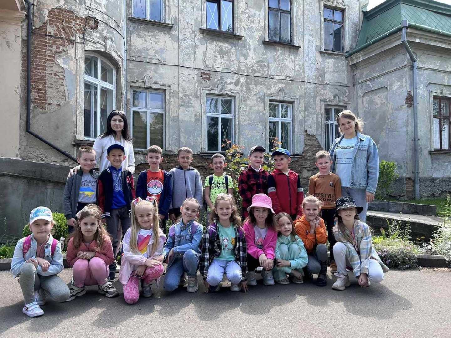 26.05.2023 учні 1-А з класним керівником Наталією Благутою та асистентом вчителя Марією Турко побували у Червоноградській філії Львівського музею історії релігії (палац Потоцьких).