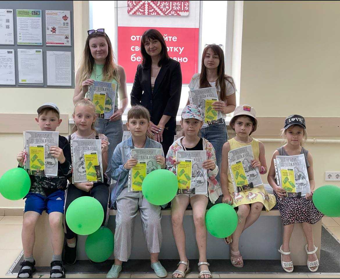  Літня школа. Тема дня: «Відвідування відділення Ощадбанкуу нашому місті» в рамках проєкту «Фінансова оборона. Професія банкір». 
