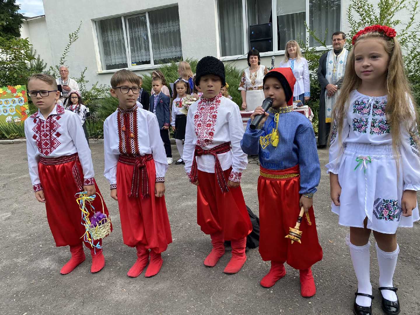 Вітаємо шкільну родину із початком нового навчального року та Днем Знань!  МИ СТАРТУЄМО!