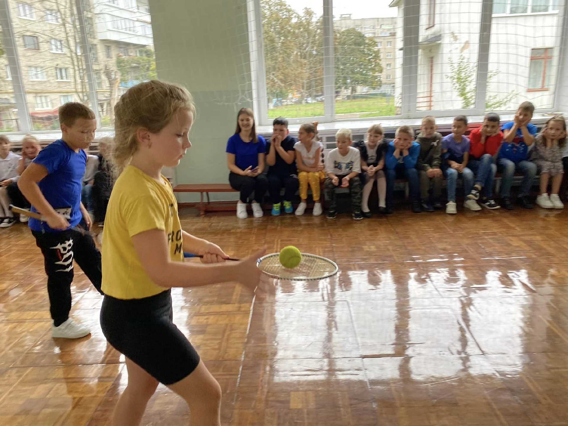 «Спорт – це життя, сповнене радості та здоров’я»  під таким гаслом в нашій школі розпочався Олімпійський тиждень. 