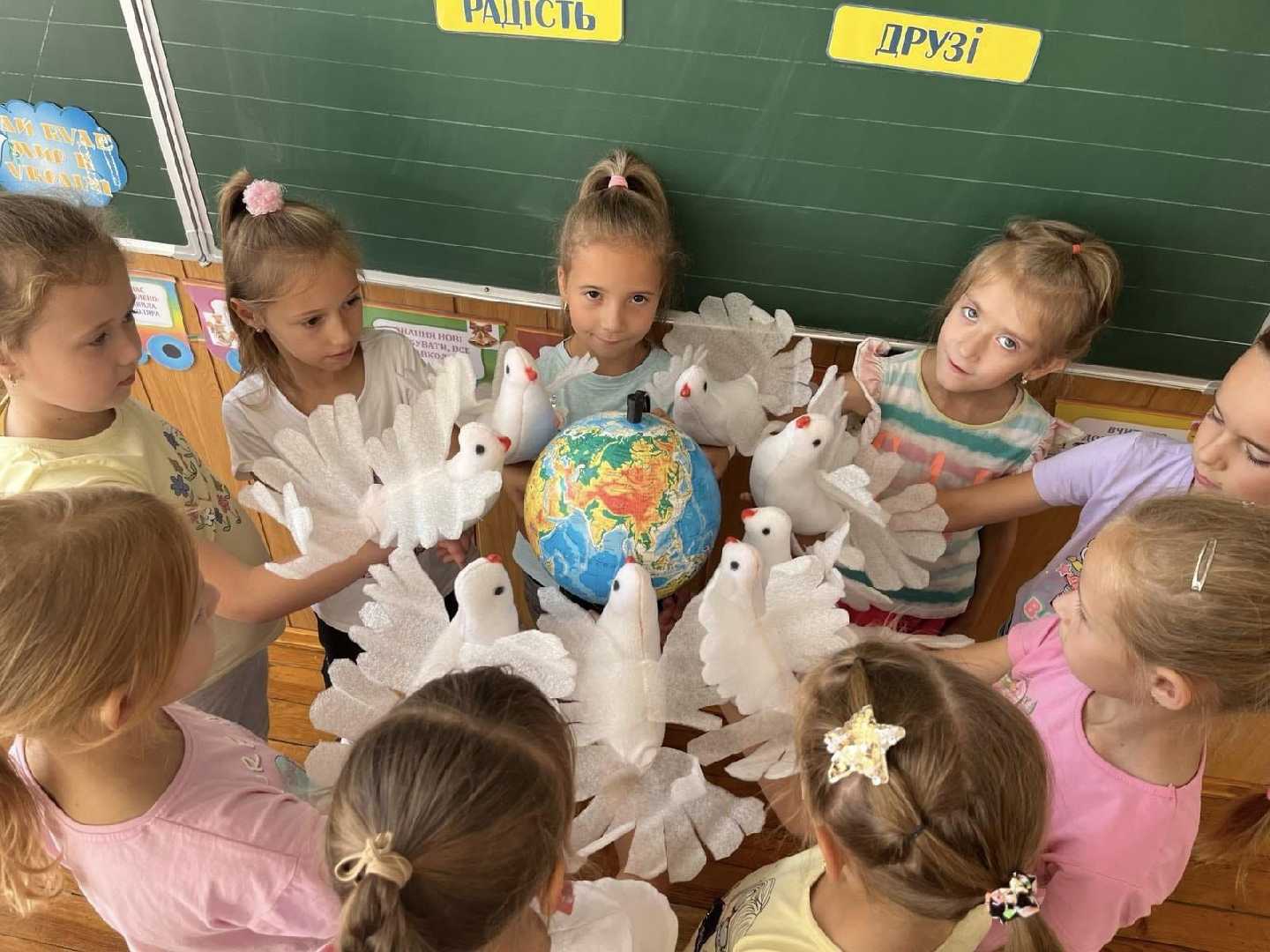 Хай голуби миру на землю зійдуть