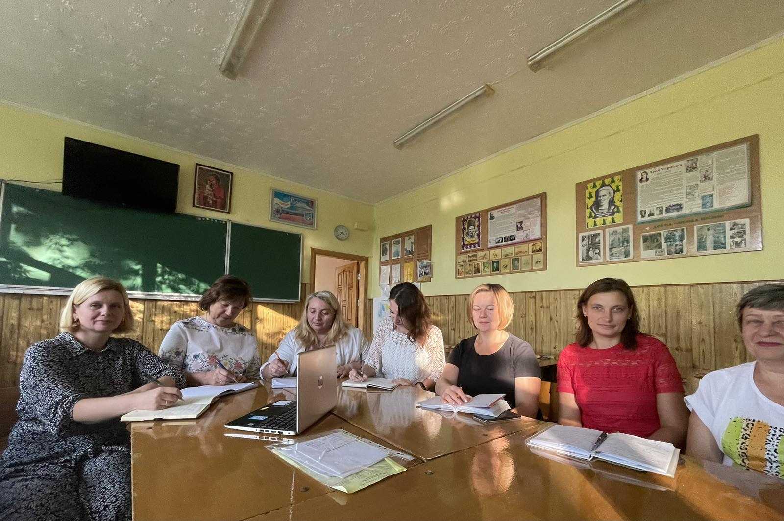 ВЧИТЕЛІ ПОСТІЙНО ВДОСКОНАЛЮЮТЬ ПРОФЕСІЙНУ МАЙСТЕРНІСТЬ