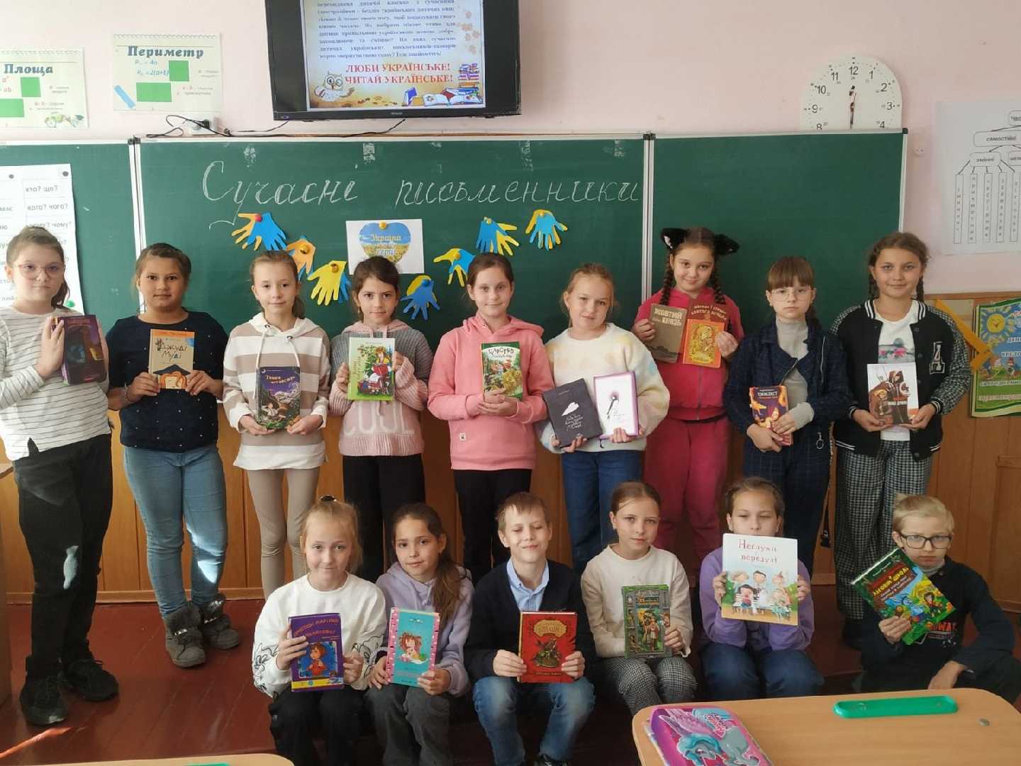 Учні 4-Б класу віртуально познайомилися з сучасними українськими письменниками та письменницями. 