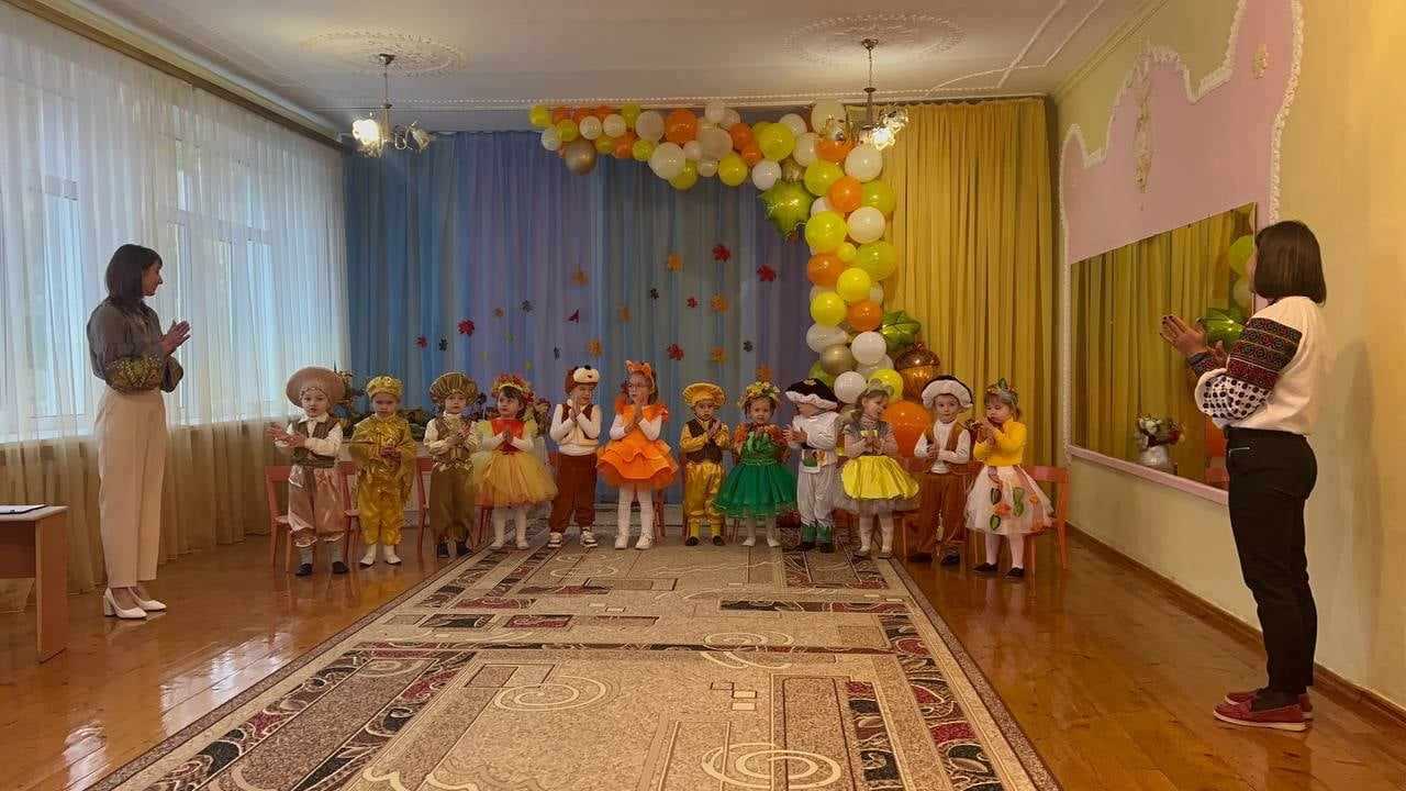 Осіння розвага у молодшій групі Бджілки