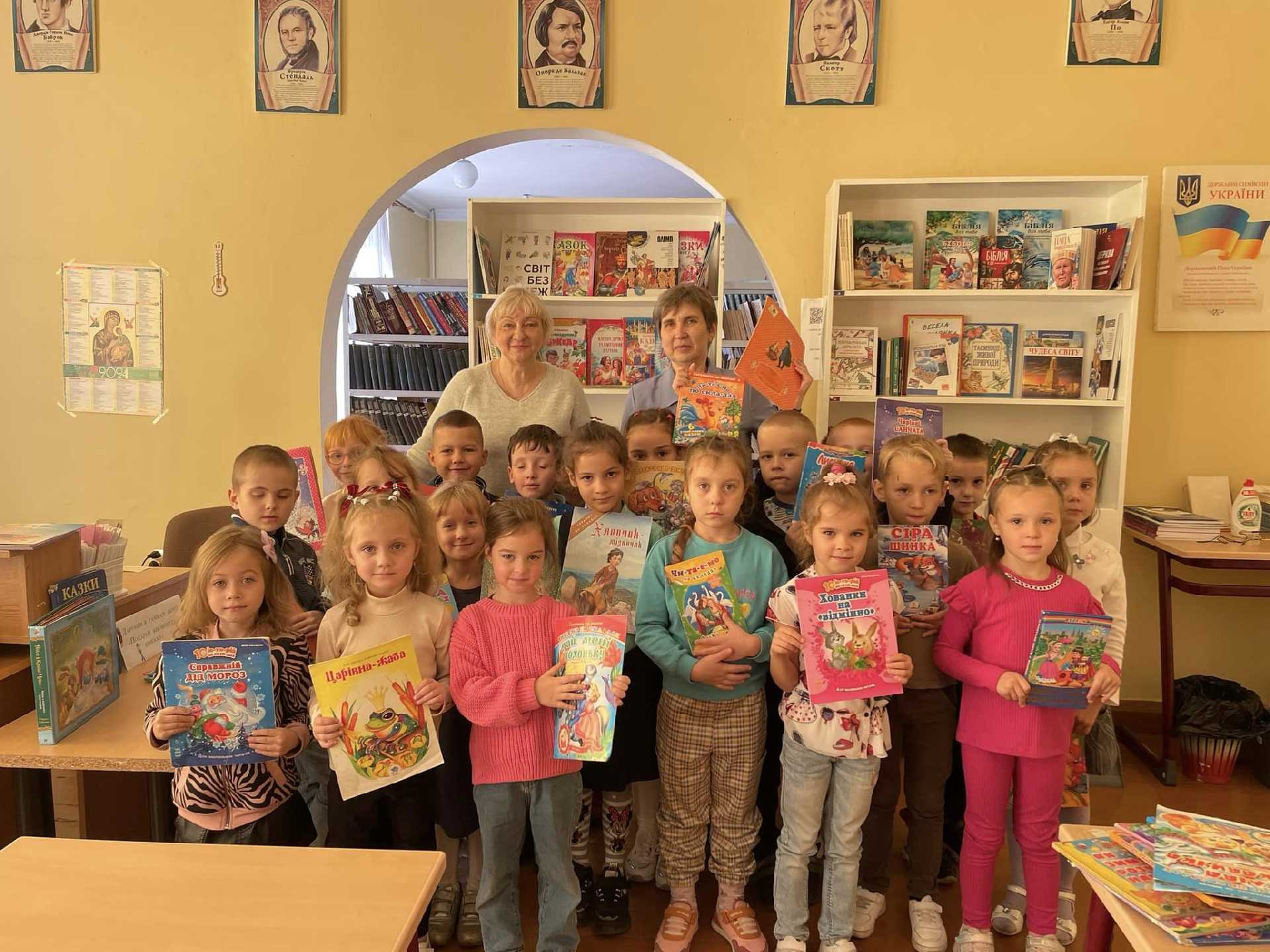 Сьогодні 1-Б клас поринув у неймовірний світ книг