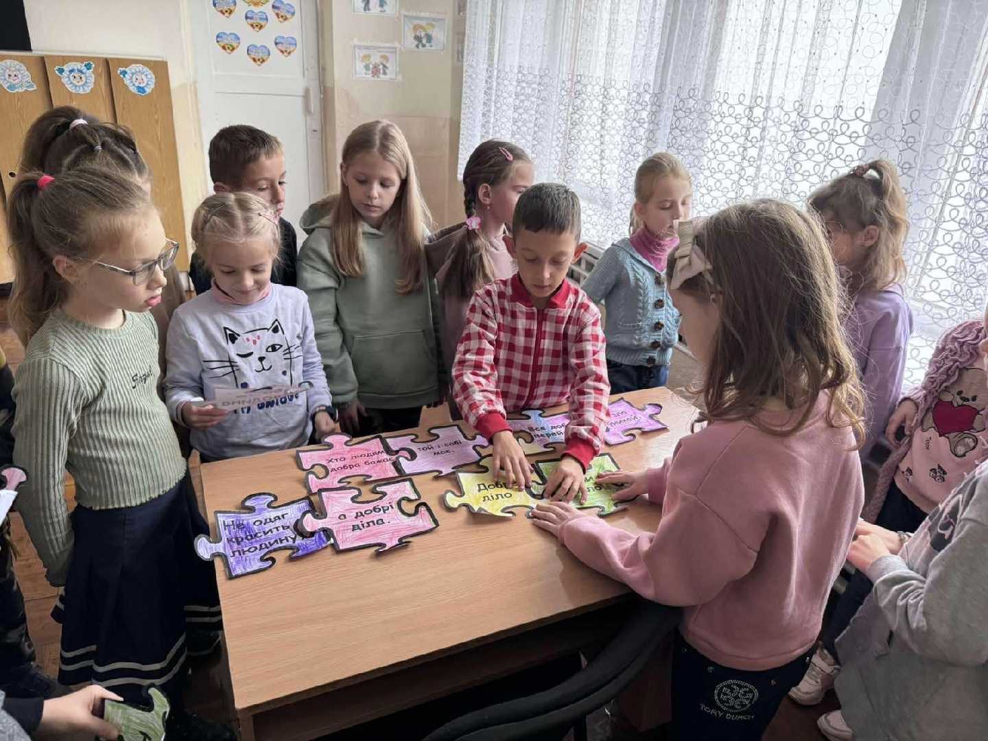 3 листопада у #Всесвітній_день_доброти для учнів школи були проведені тематичні ранкові зустрічі.