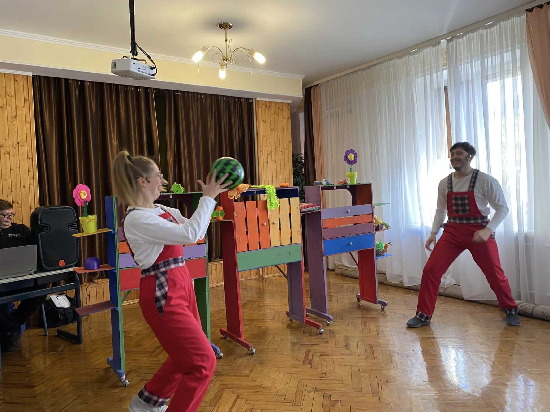 16 листопада світ святкує Міжнародний день толерантності. Тому сьогоднішній день у школі пройшов під гаслом “Стався до людей так, як би ти хотів щоб ставились до тебе”.