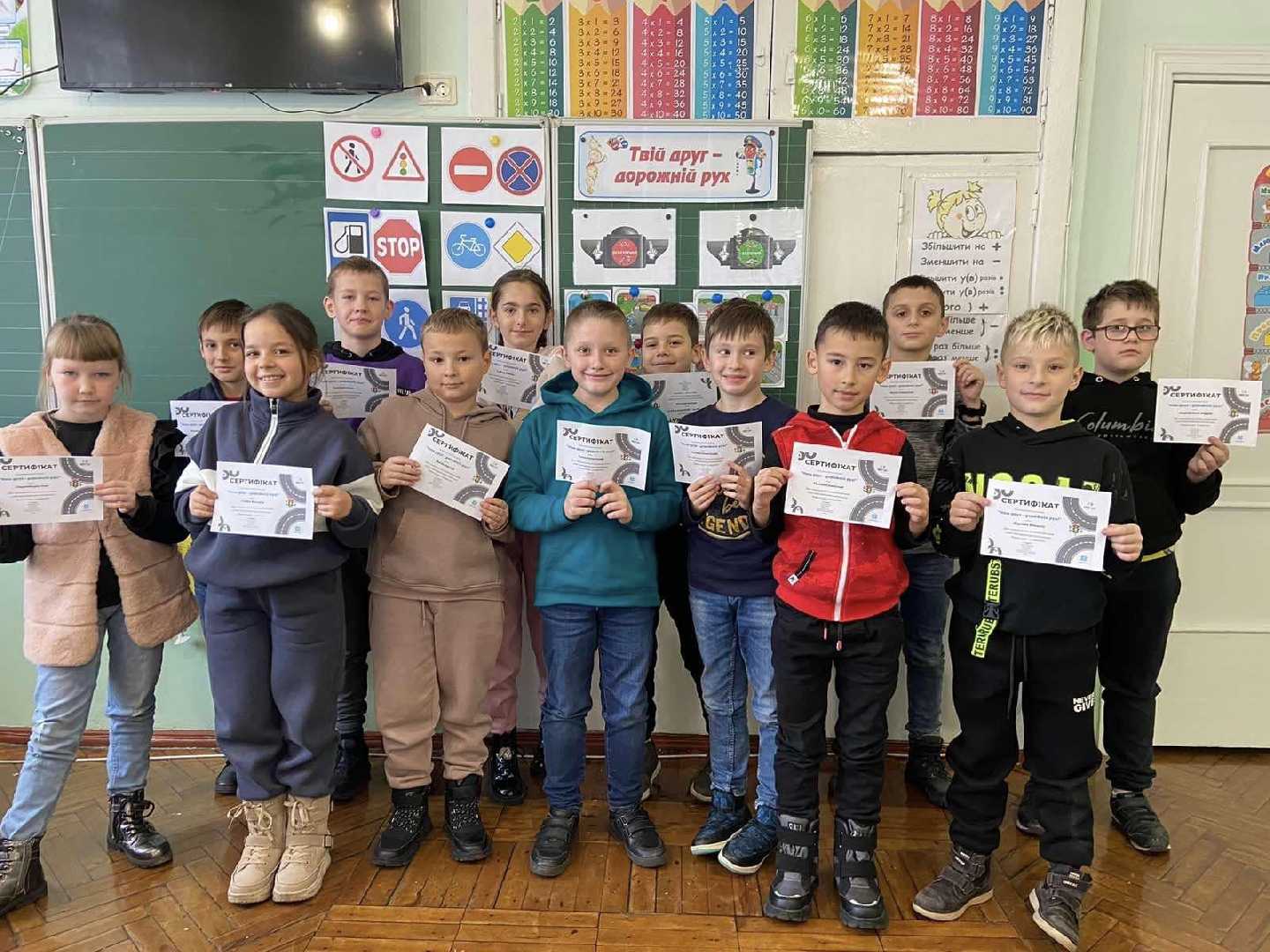 ДОТРИМУЙСЯ ПРАВИЛ  -  ЗБЕРЕЖИ  ЖИТТЯ!