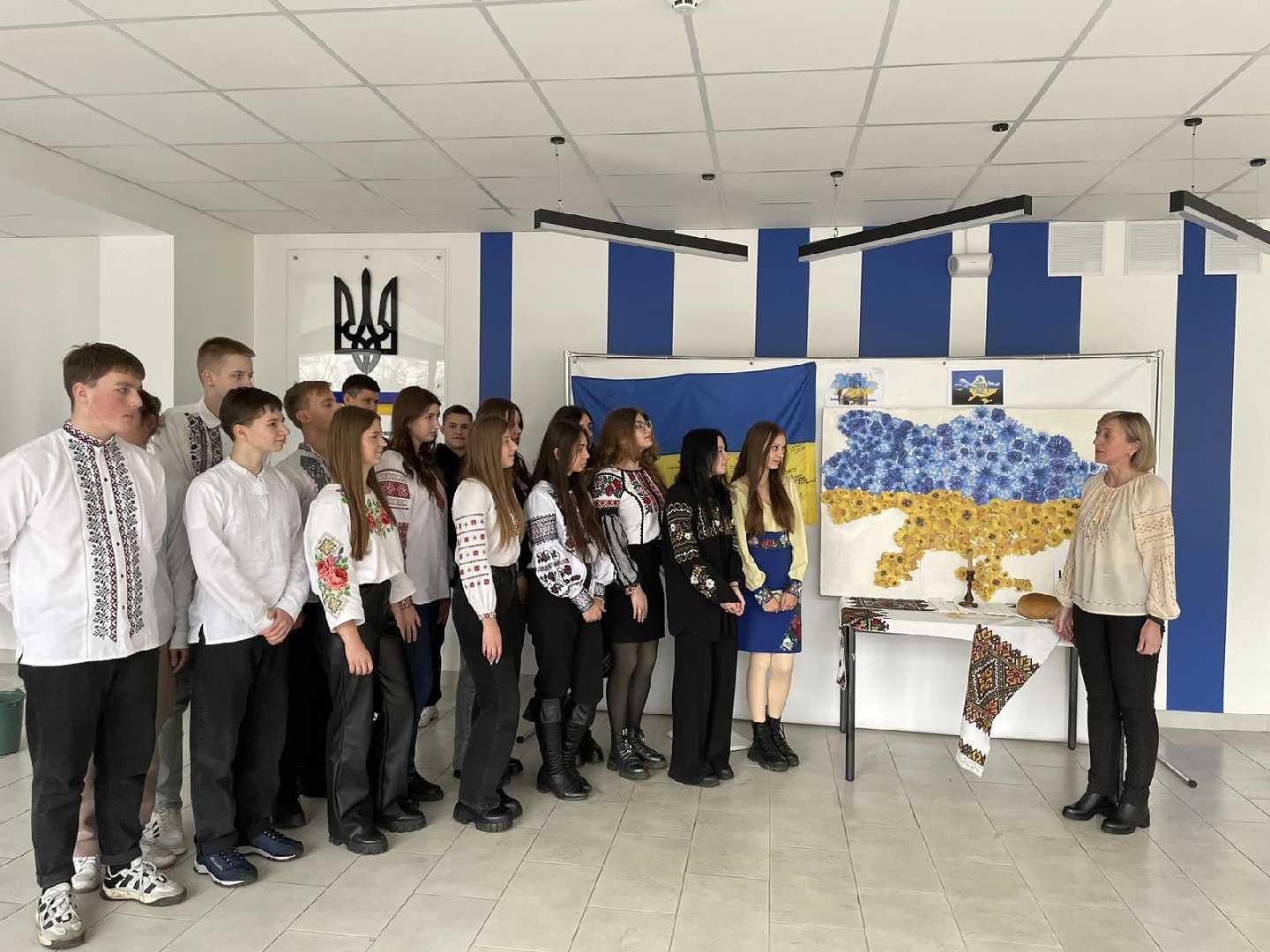 Україна пам'ятає. Світ визнає