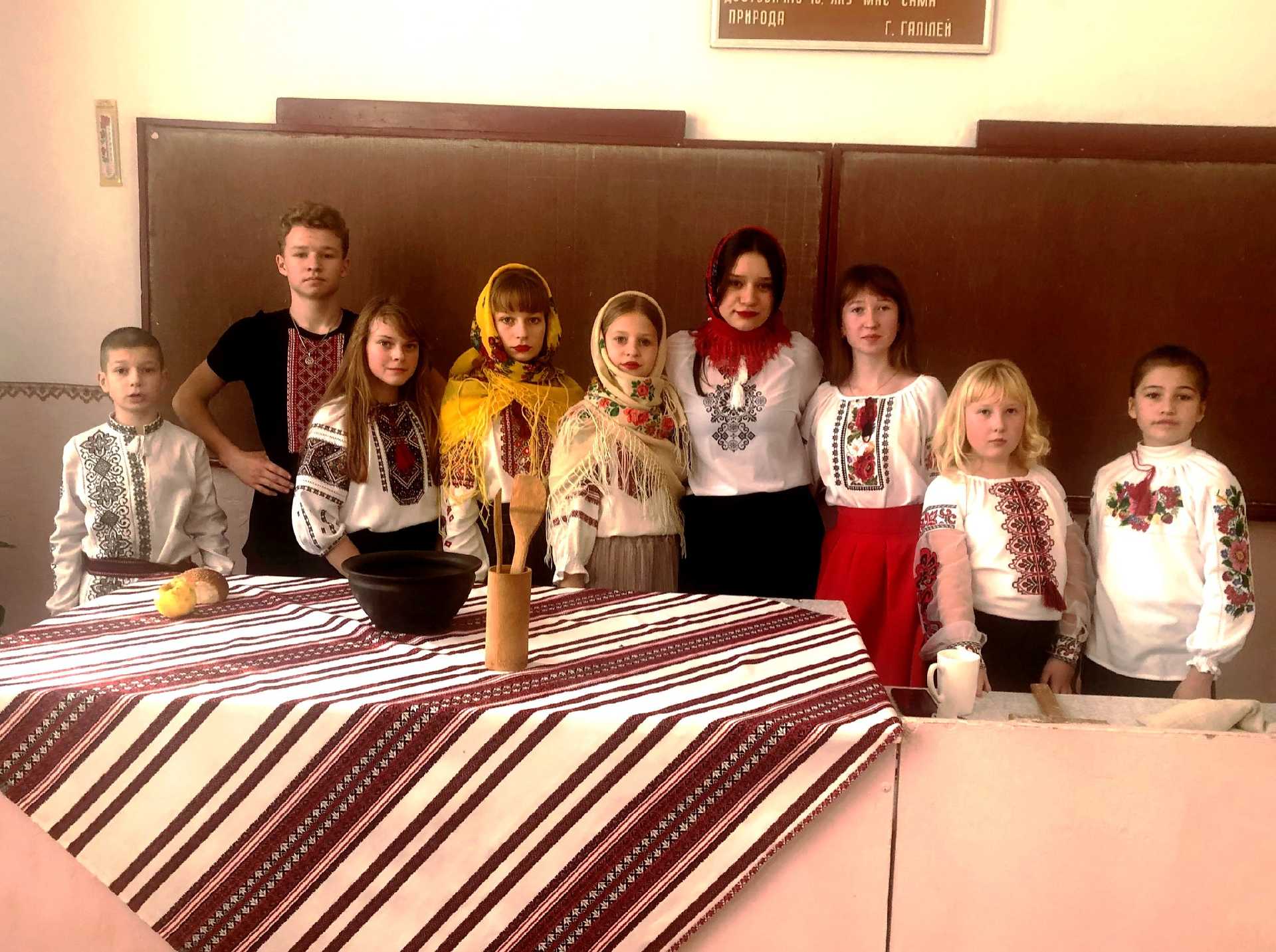 Вечорниці - давня українська традиція. І нема жодної причини, щоб її порушувати.