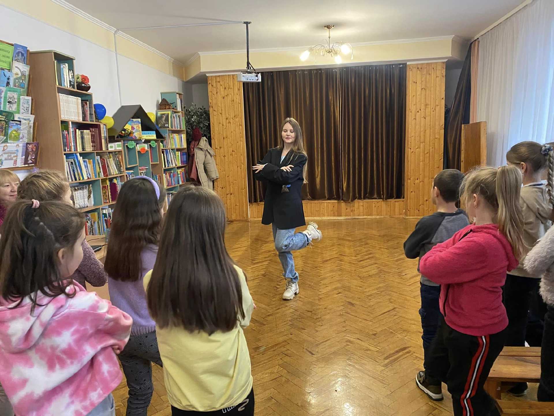 Сьогодні в гості до нашої школи завітала сучасна львівська письменниця і поетеса  Ольга Вовк. 