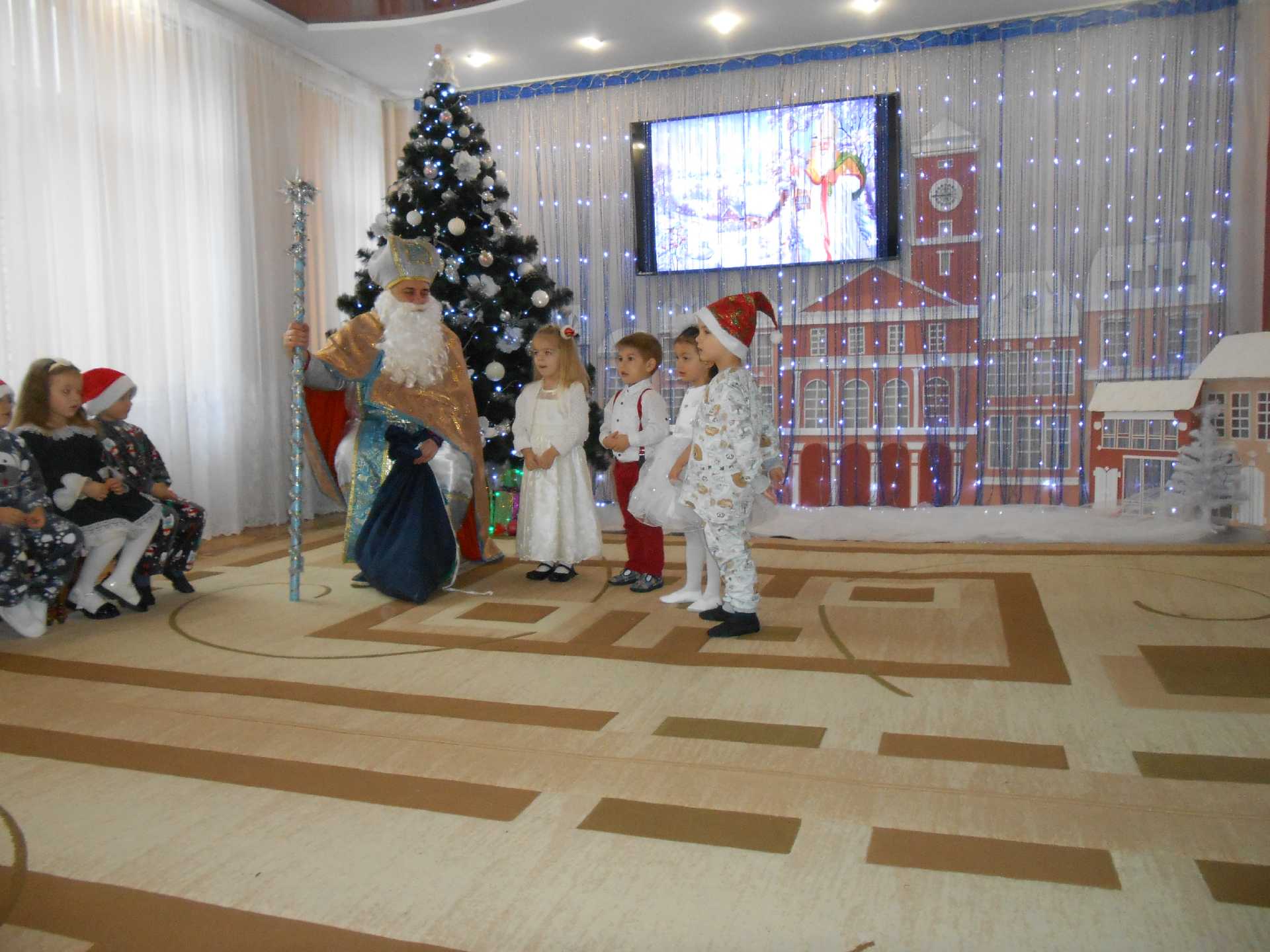  Новорічне свято у молодшій групі №3