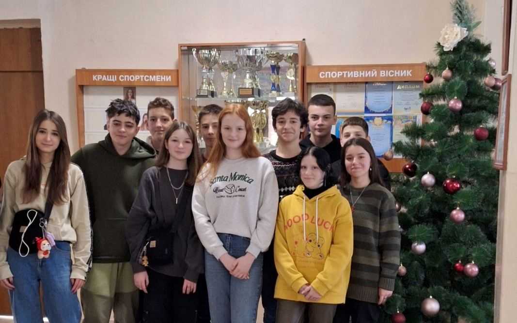 Щиро дякуємо шкільній родині за часточку тепла та любові для наших Захисників!
