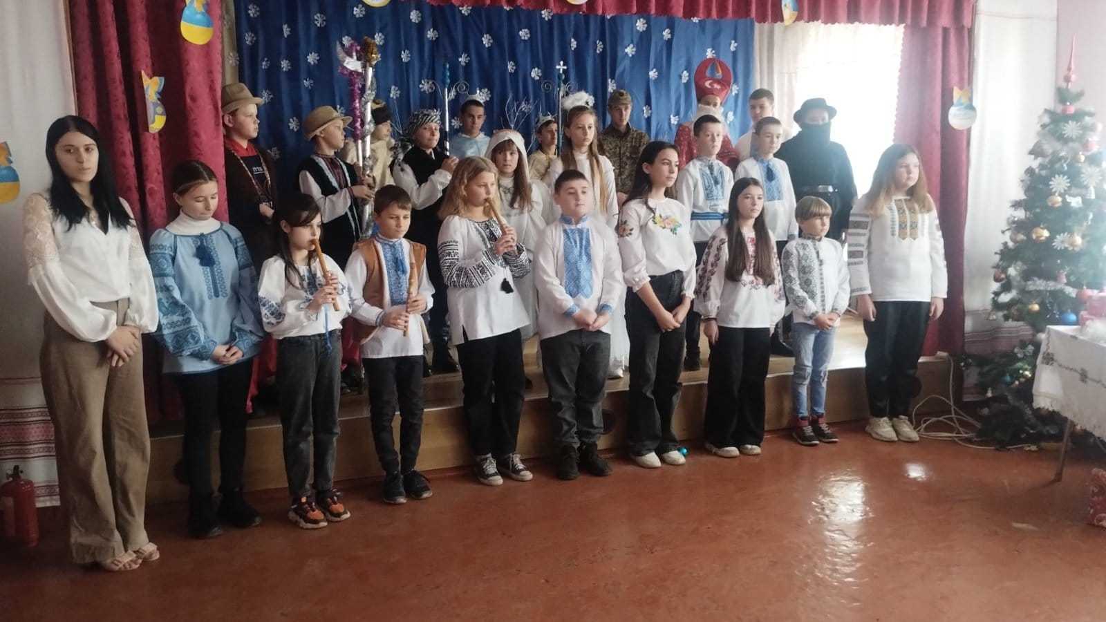 РІЗДВЯНА КОЛЯДА В БОРЯТИНСЬКІЙ ГІМНАЗІЇ