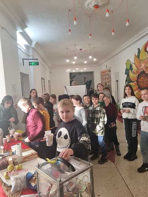 Працюємо, навчаємося та підтримуємо ЗСУ