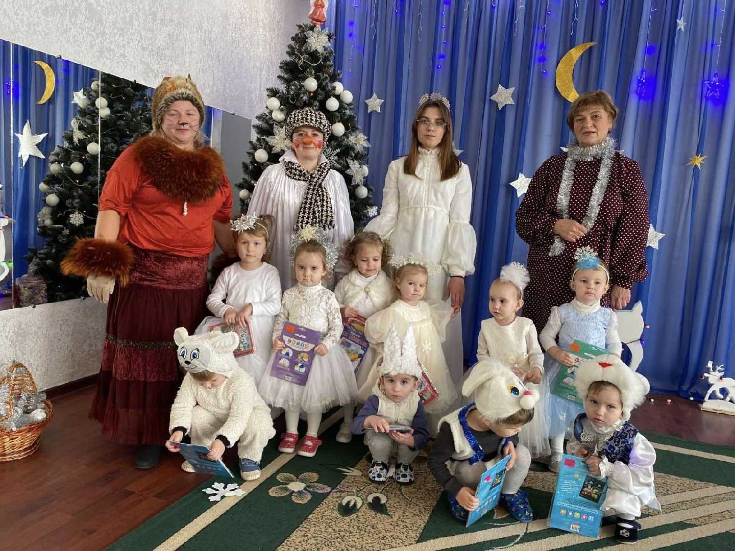 Новорічна казка у групі раннього віку № 2.