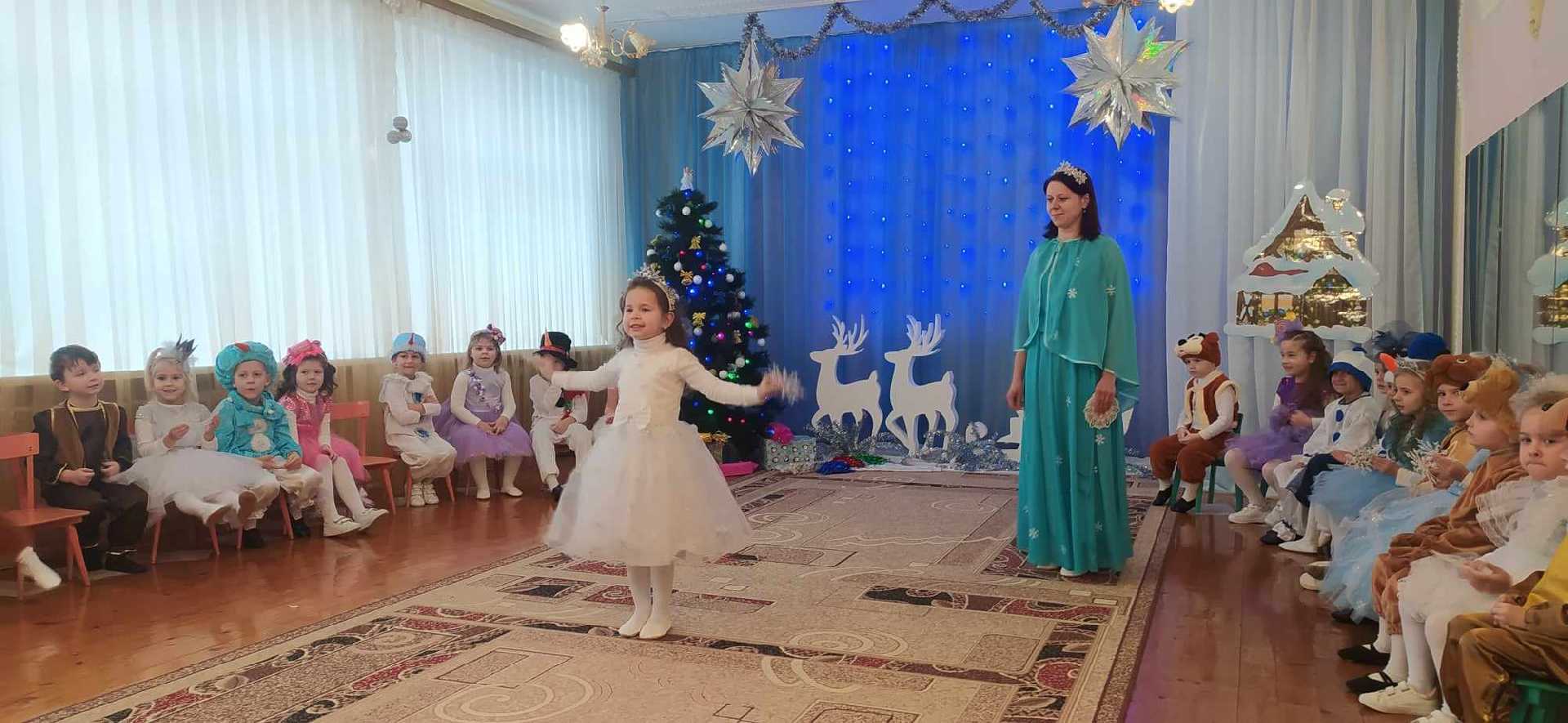 Новорічний ранок у середній групі СОНЯШНИК