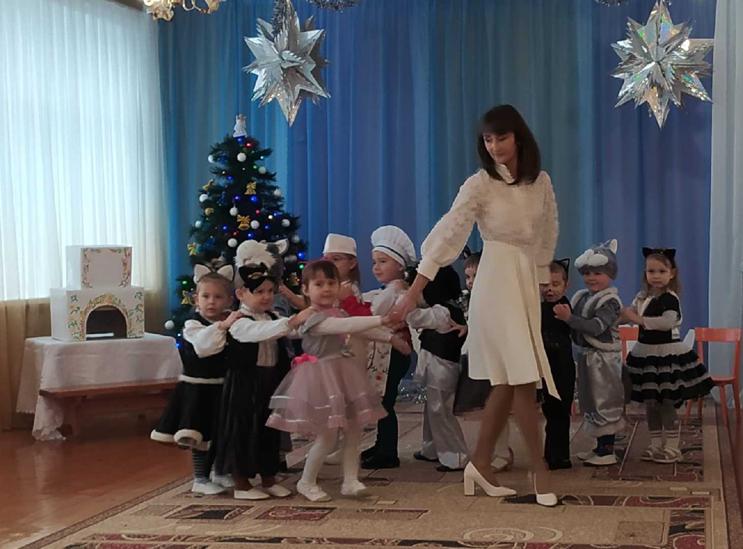 Святковий Новорічний ранок у молодшій групі БДЖІЛКИ
