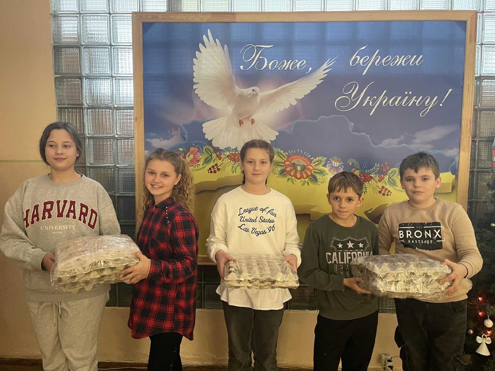 Спільними зусиллями ми передали солодощі,розпалювачі та ляльки-мотанки обереги для наших захисників ,які працюють над розмінуванням нашої країни