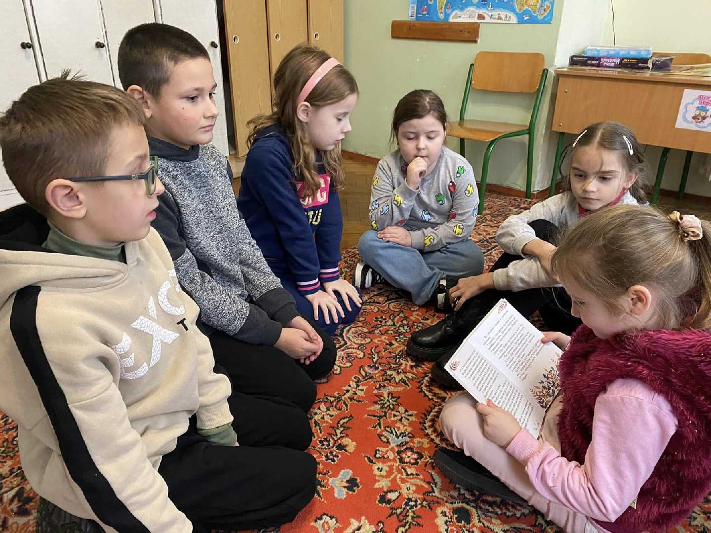 До учнів групи подовженого дня завітала казка. Бібліотекар Саніна Тетяна провела літературну годину.