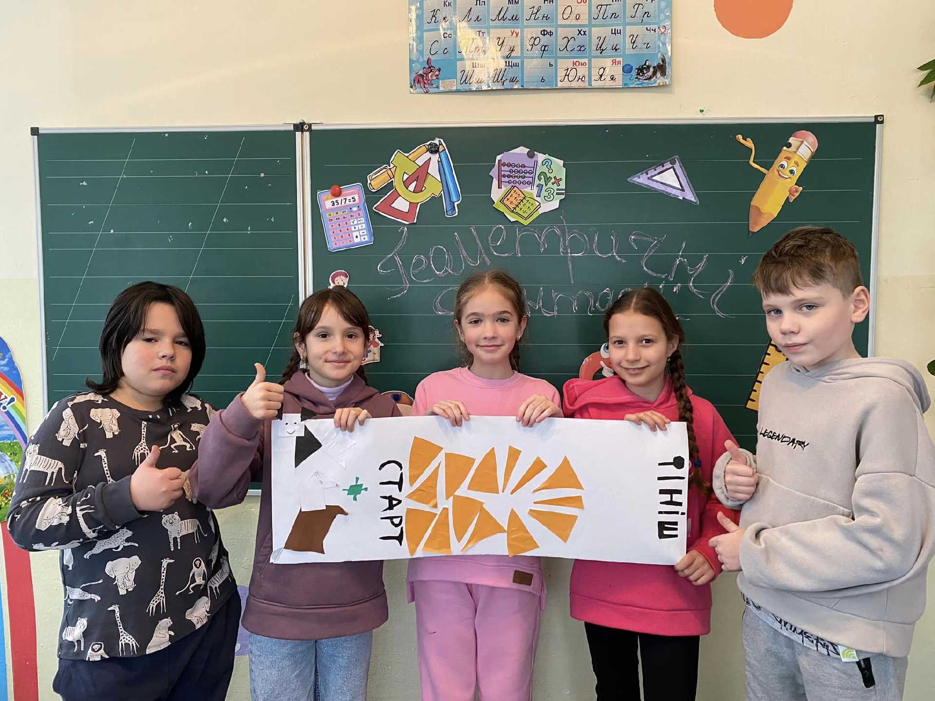 Сьогодні учні 3 - В класу (класний керівник Тетяна Козловська), проявивши свою креативність, фантазію, кмітливість, творчість склали математичні казки. 