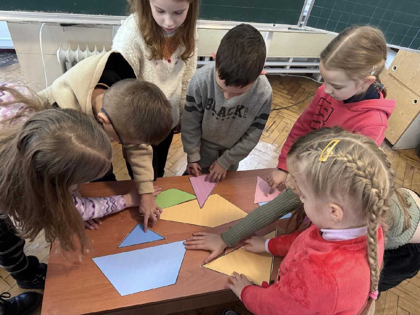 #ТИЖДЕНЬ_МАТЕМАТИКИ_У_ШКОЛІ!   Учні 2-А класу (вчитель Наталія Благута та асистент вчителя Марія Турко) потрапили до наукової 