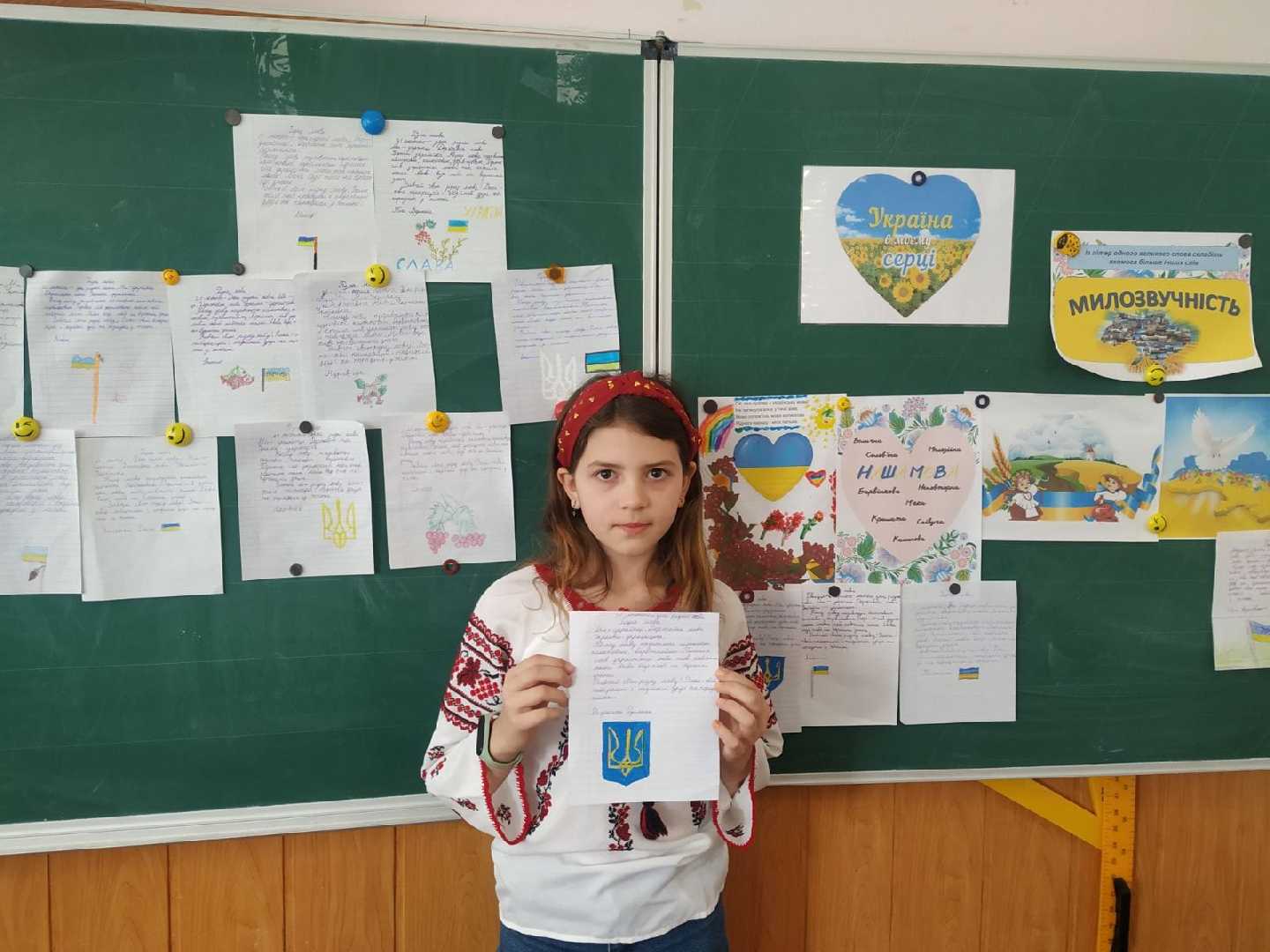 До Дня рідної мови учні 4-Б класу ( учитель Мілєвич О.В.) написали диктант.
